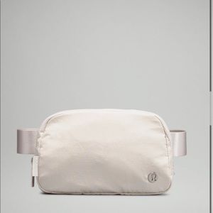 Lululemon everywhere belt bag
